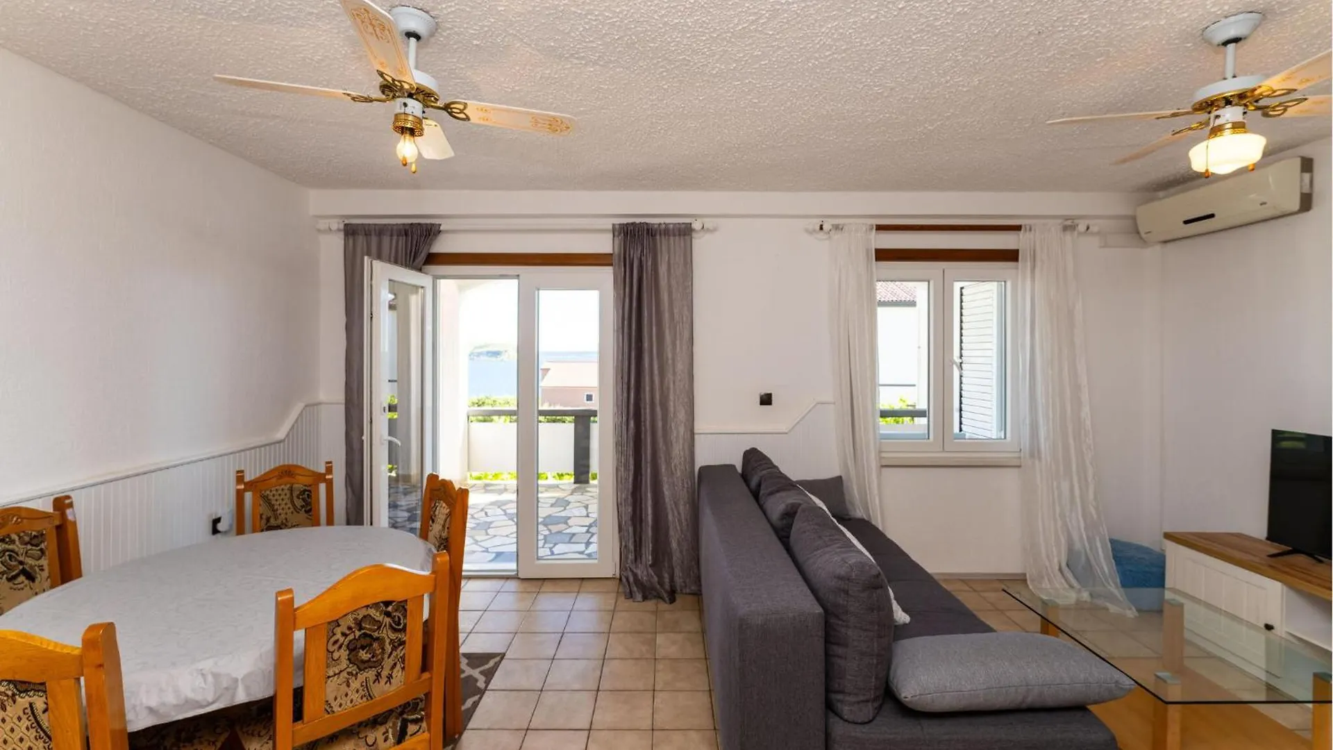 Nice Apartment In Rtina With Wifi