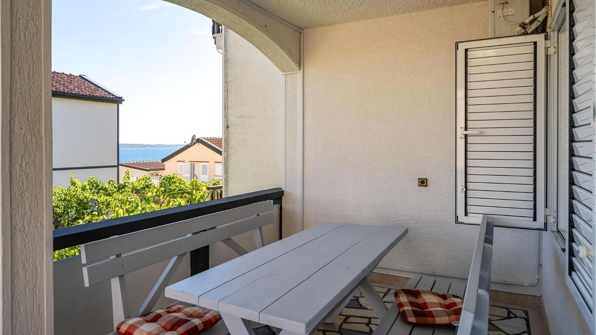 Nice Apartment In Rtina With Wifi